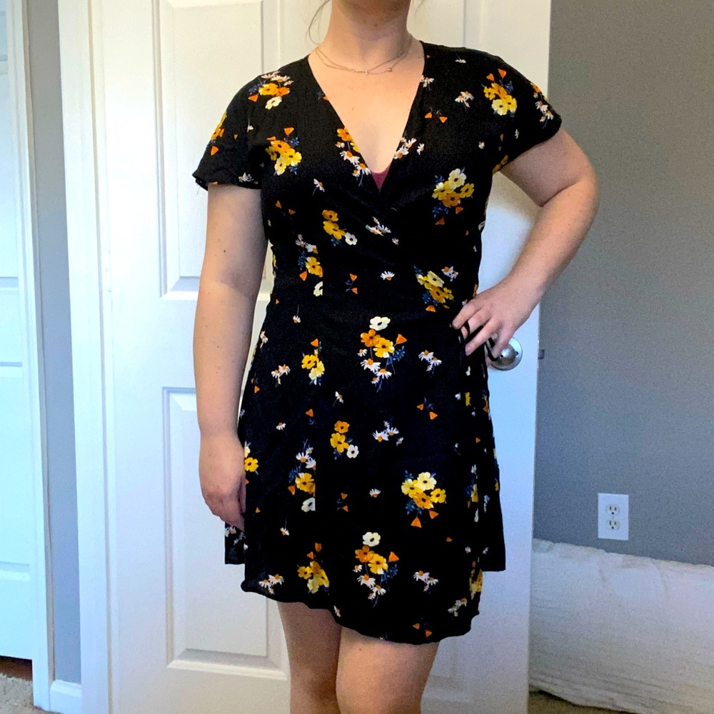 H & M DIVIDED Floral Wrap Dress